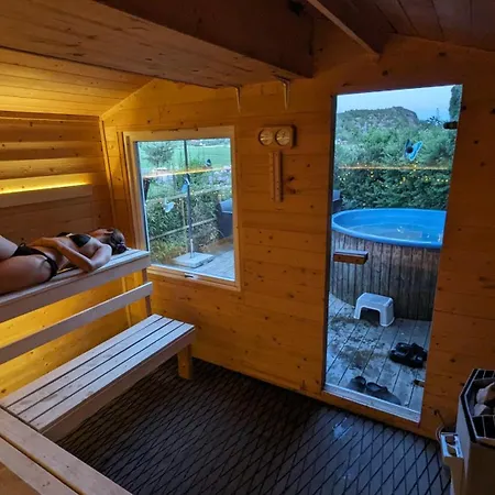 Mikael's Bed & דירה *