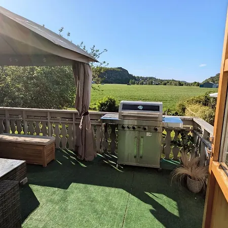 דירה Mikael's Bed & *