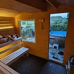 Mikael's Bed & Апартаменты *